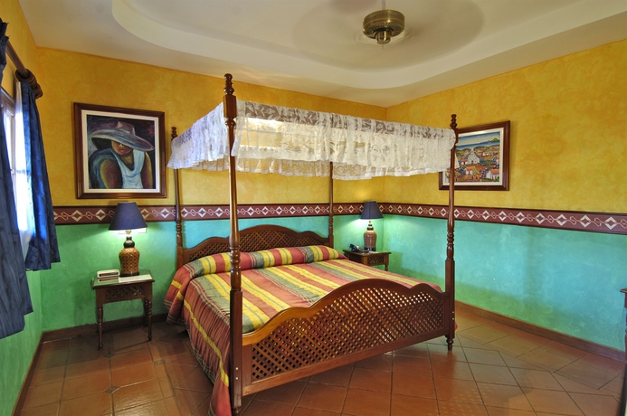 Hotel  Colonial