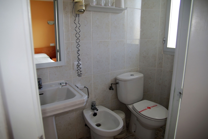 Hotel Tropical ( solo para mayores de 18 años )