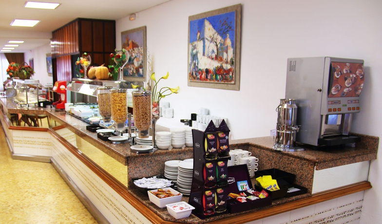 Hotel Tropical ( solo para mayores de 18 años )