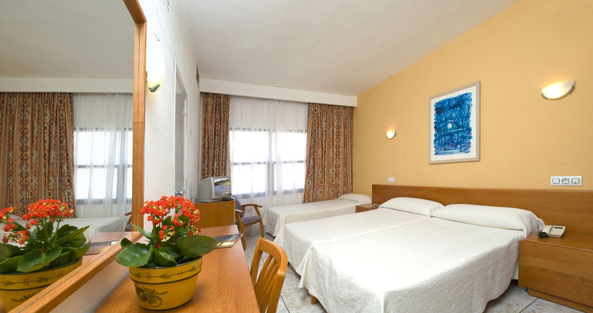Hotel Tropical ( solo para mayores de 18 años )