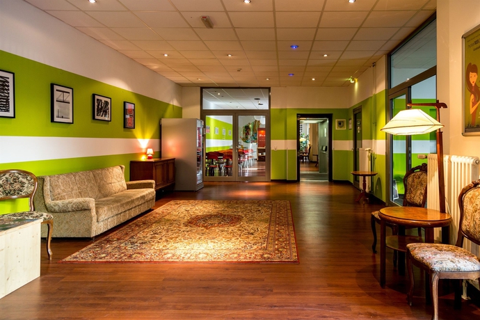 Hotel 4 Youth