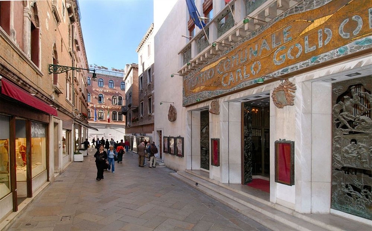 Hotel A La Commedia