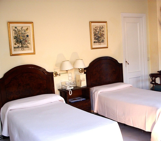 Hotel Abril