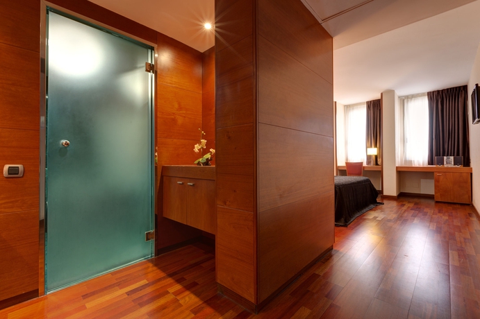 Hotel Acevi Villarroel