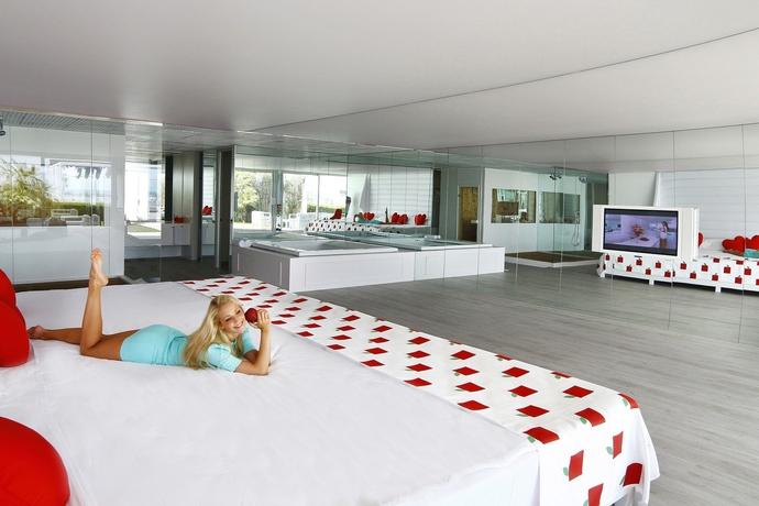 Hotel Adam and Eve