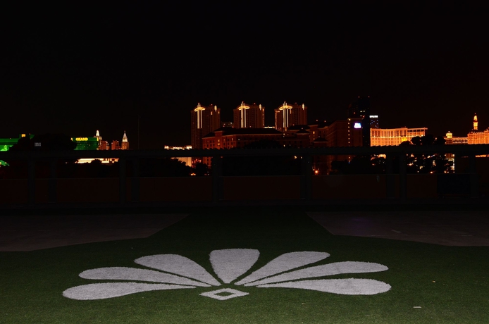 Hotel Alexis Park Resort
