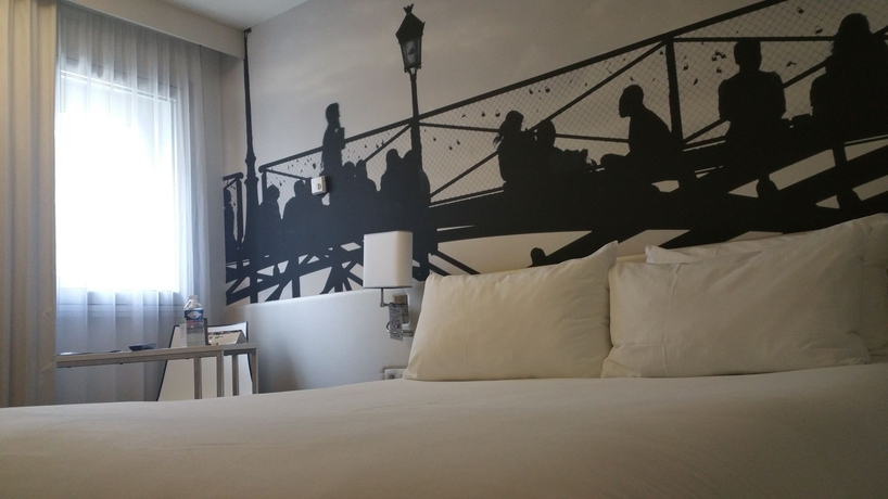 Hotel All Seasons Bibliotheque (ex Holiday Inn)