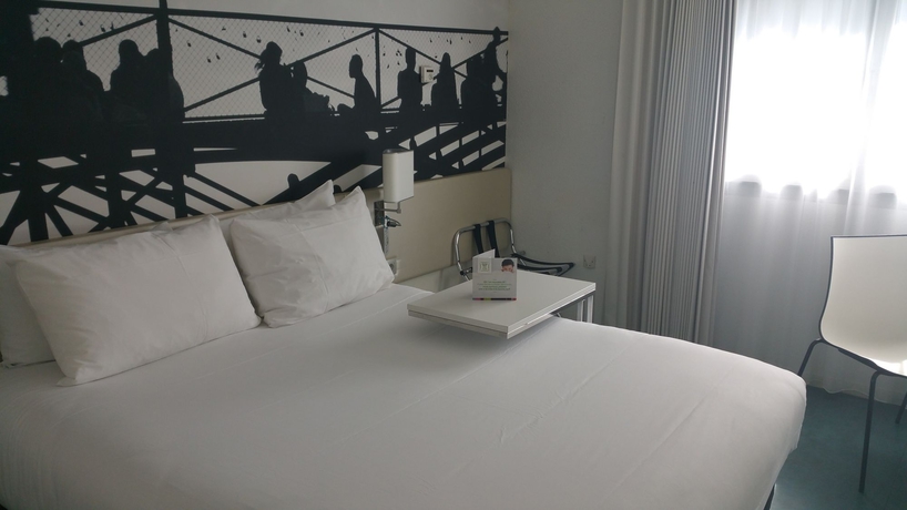 Hotel All Seasons Bibliotheque (ex Holiday Inn)
