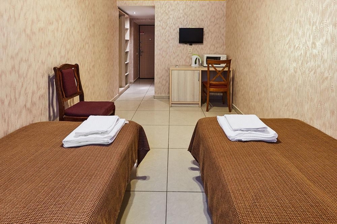 Hotel Amaranta Manifest