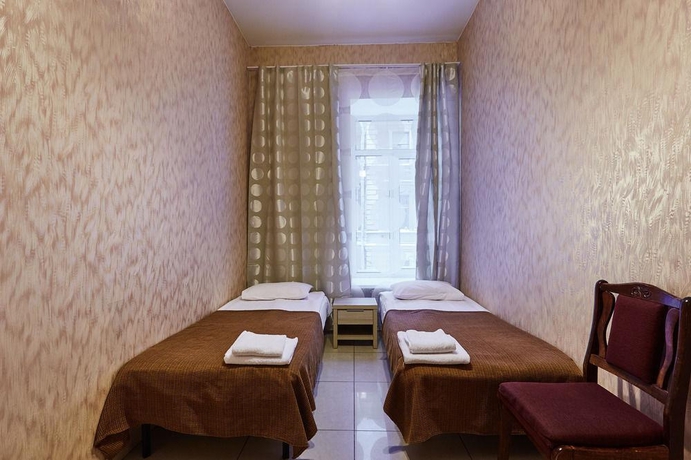 Hotel Amaranta Manifest