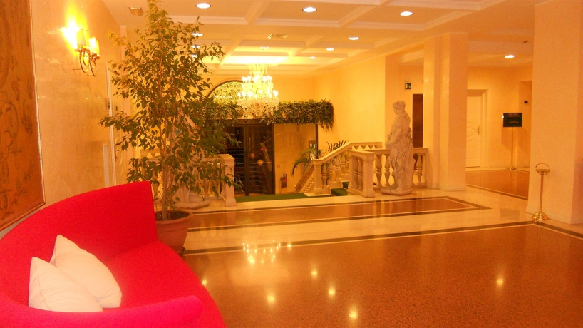 Hotel Ambassador Palace