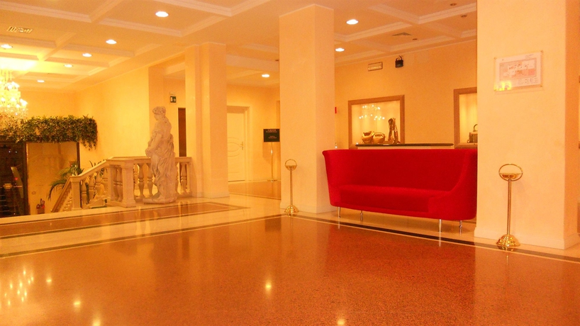 Hotel Ambassador Palace