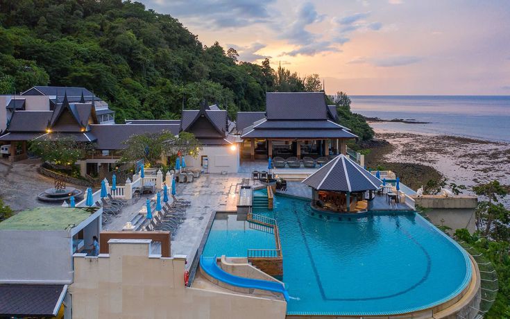 Hotel Aquamarine Resort And Villa
