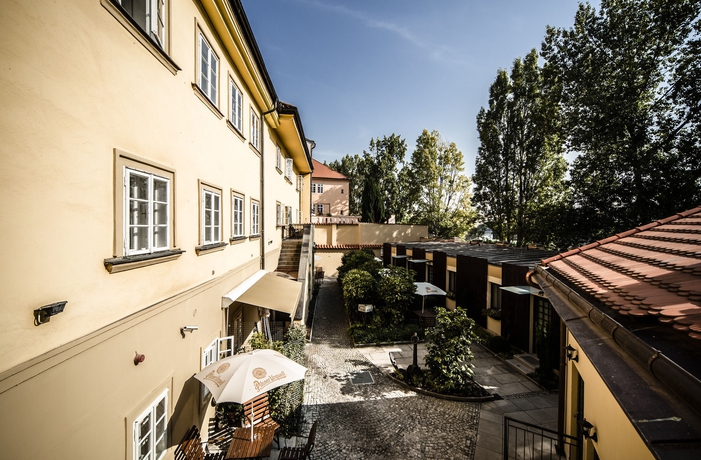 Hotel Archibald At Charles Bridge