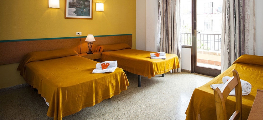 Hotel Arenal Pins