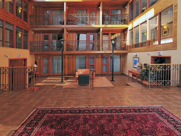 Hotel Banff Ptarmigan Inn