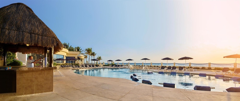 Hotel Barcelo Tucancún Beach