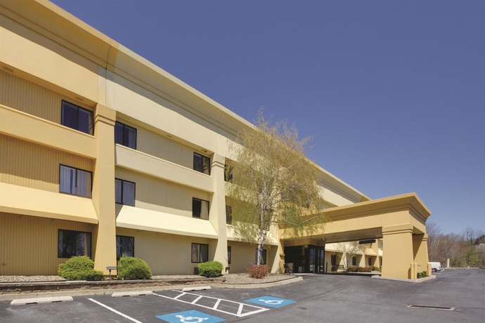 Hotel Baymont Inns & Suites Harrisbu