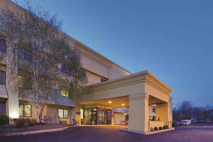 Hotel Baymont Inns & Suites Harrisbu