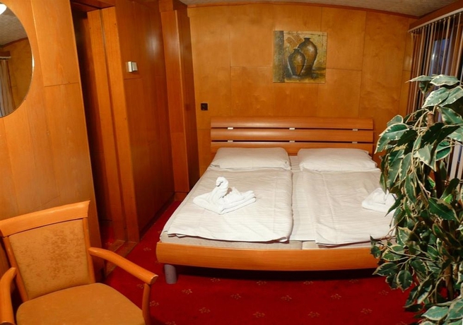 Hotel Botel Albatros