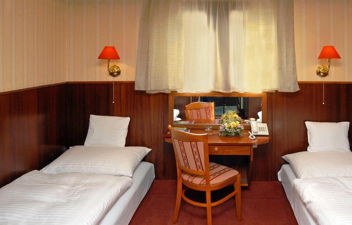 Hotel Botel Marina