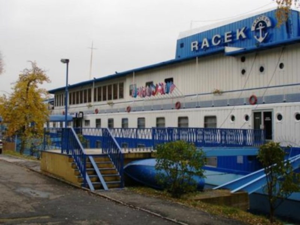 Hotel Botel Racek
