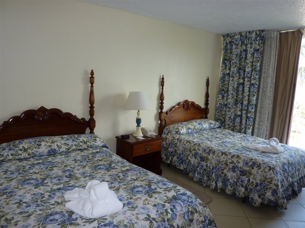 Hotel Breezes