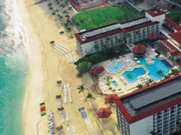 Hotel Breezes