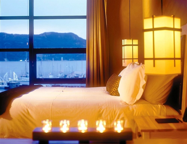 Hotel Brentwood Bay Lodge N Spa