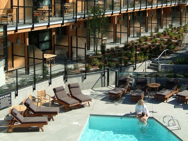 Hotel Brentwood Bay Lodge N Spa