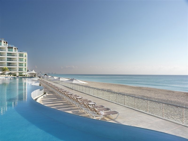 Hotel Cancun Palace