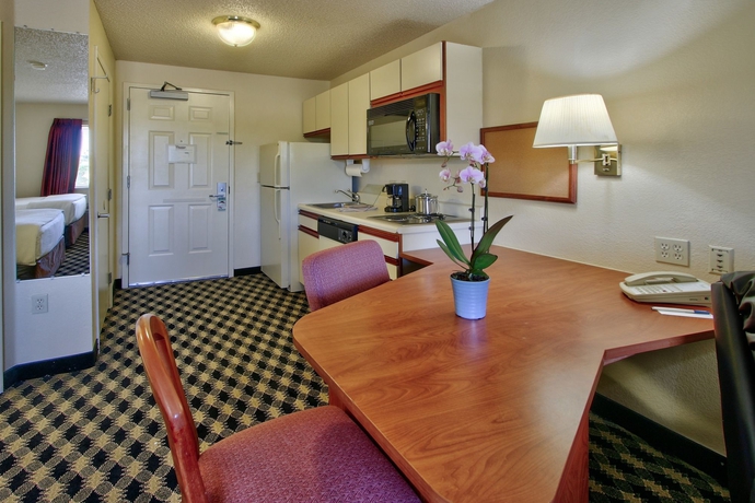 Hotel Candlewood Suites