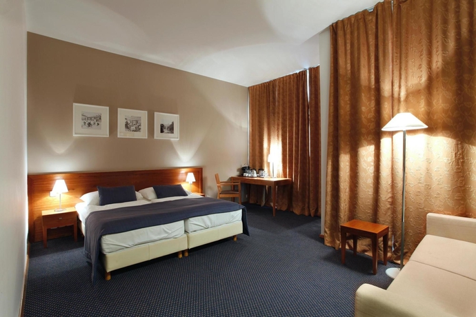 Hotel Carol