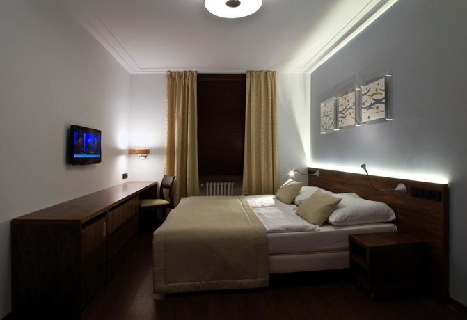 Hotel Carol