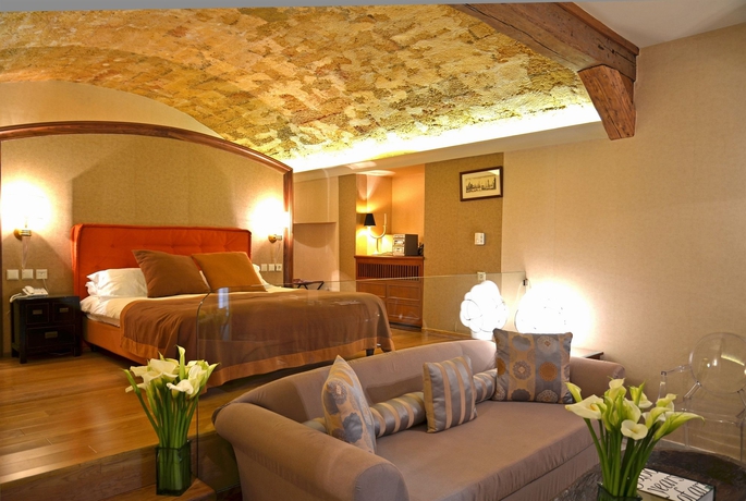 Hotel Casa Delfino Suites