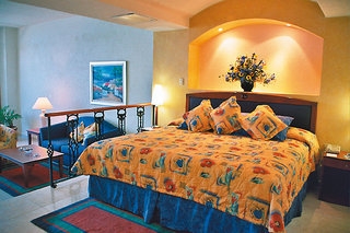 Hotel Casa Real & Suites