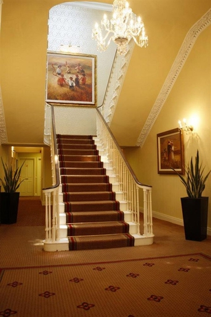 Hotel Castle Oaks House