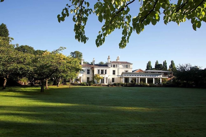 Hotel Chancellors & Conference