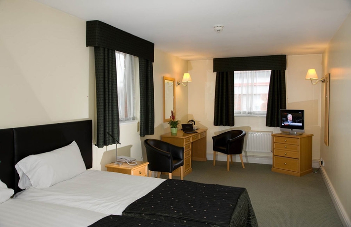 Hotel Chancellors & Conference