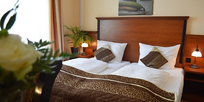 Hotel City Hotel West