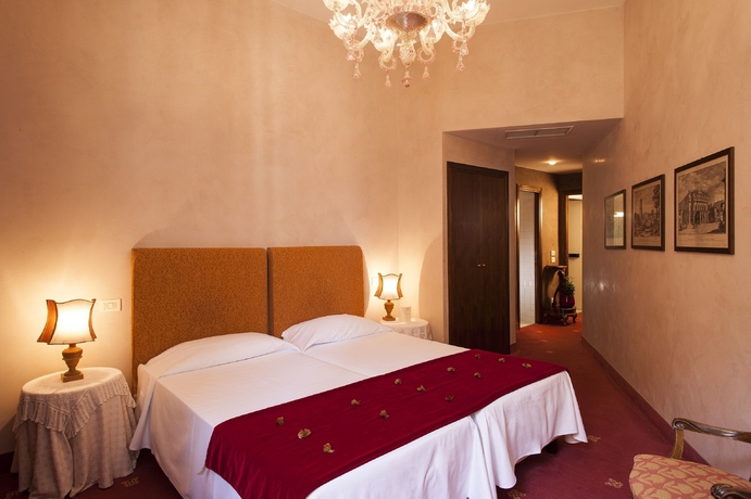 Hotel Columbia
