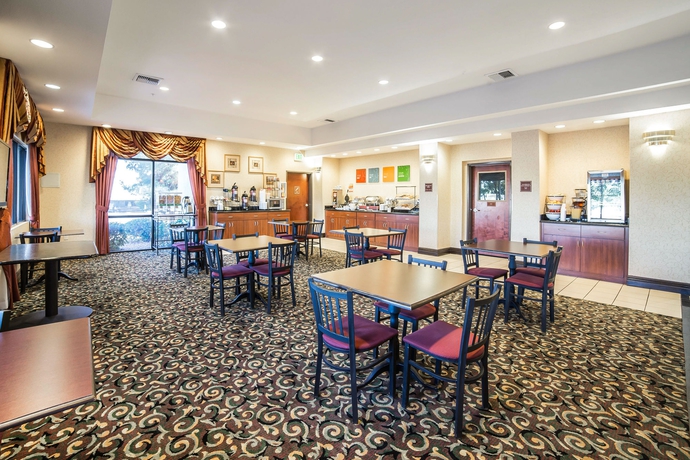 Hotel Comfort Inn & Suites