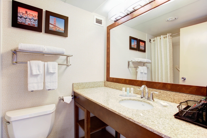 Hotel Comfort Inn By The Bay