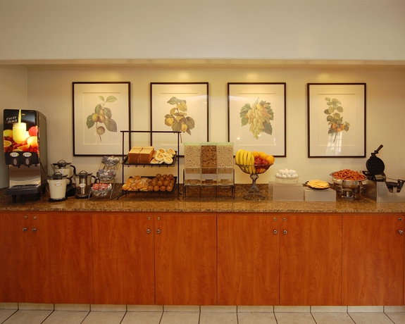 Hotel Comfort Suites Airport