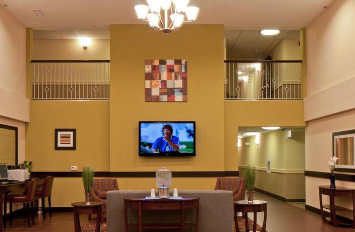 Hotel Country Inn And Suites