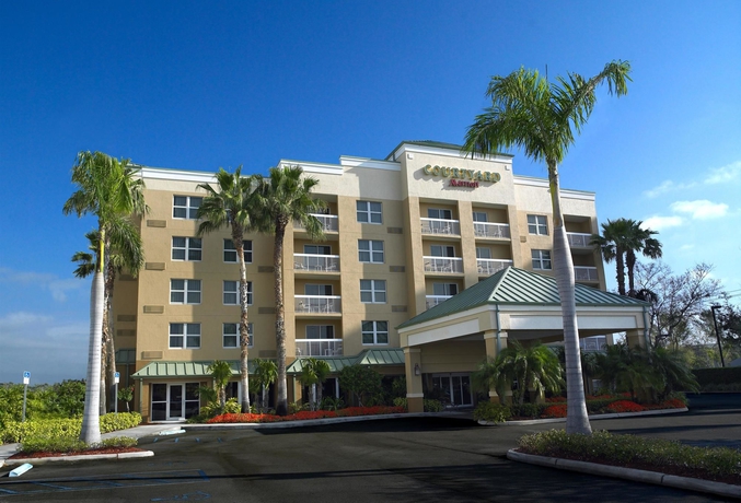 Hotel Courtyard By Marriott At Aventura Mall
