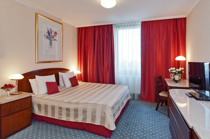 Hotel Crown Piast Hotel & Park