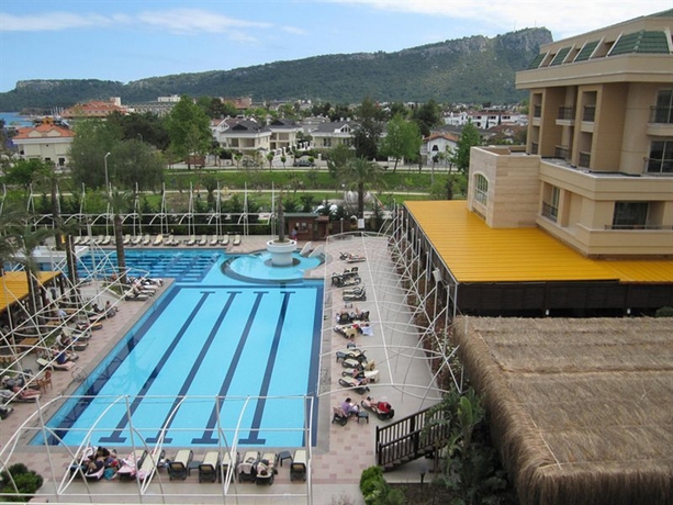 Hotel Crystal De Luxe Resort & SPA