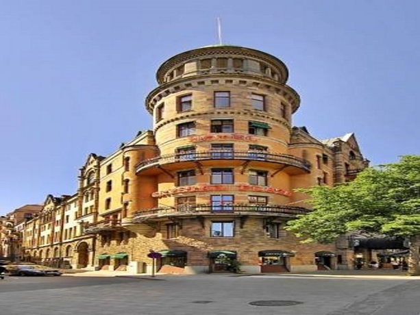 Hotel Crystal Plaza