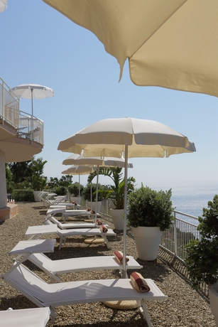 Hotel Crystal Sea
